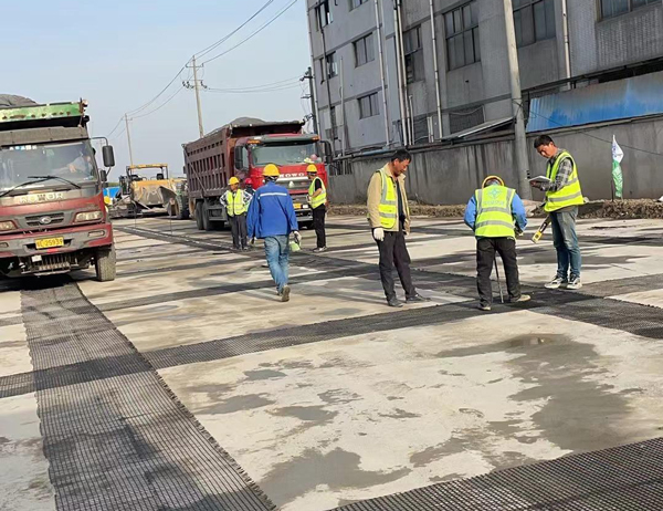 唐河老材料的新故事：玻璃纤维土工格栅如何在‘白改黑’浪潮中重获新生？